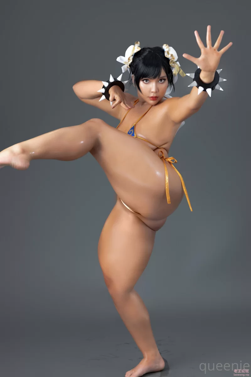 21_QUEENIE_CHUPPY_Chun_Li_Bikini_21.jpg